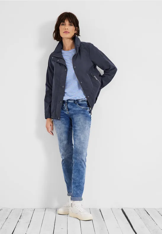 Kurze Jacke mit Taschen