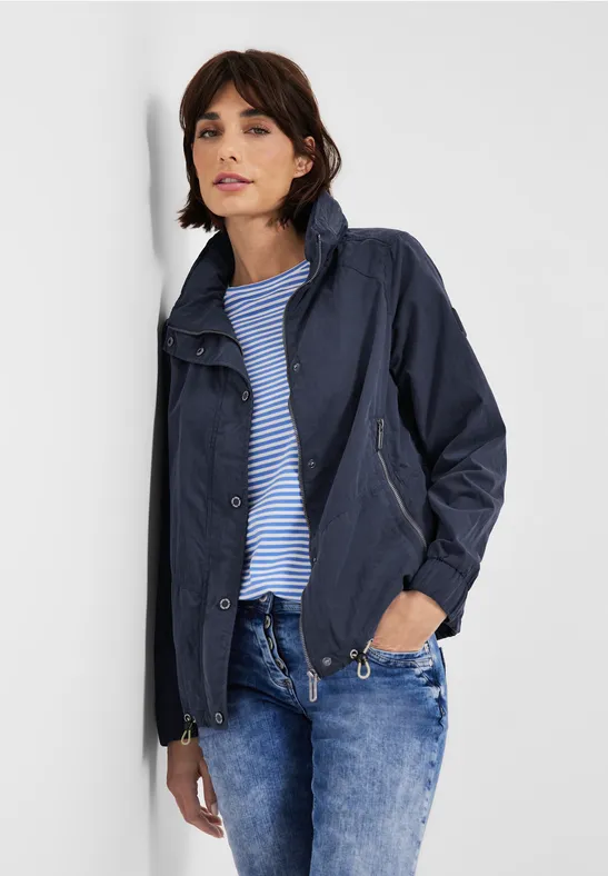 Kurze Jacke mit Taschen